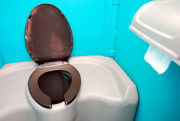 Best Porta potty rental near me  in Highland, CA